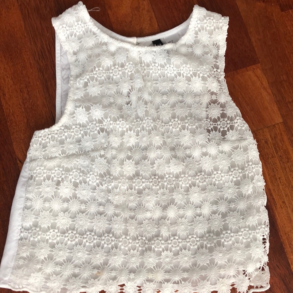 White flower tank top